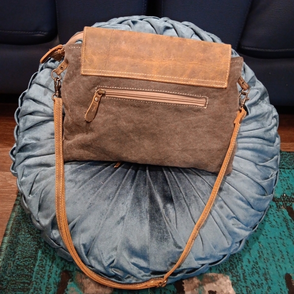 Myra Crossbody Handbag Purse Leather Flap & Strap Outer/Inner Zip Pocket Western - Picture 3 of 5